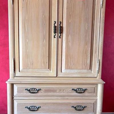 BI123 Thomasville Armoire