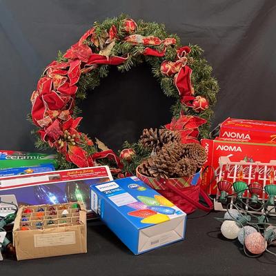 BJ1118 Outside Christmas Lights & Wreath