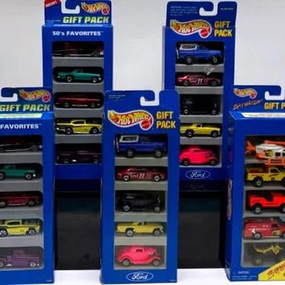 "Hot Wheels" Gift Pack Collection - '50s Favorites, Ford and Baywatch