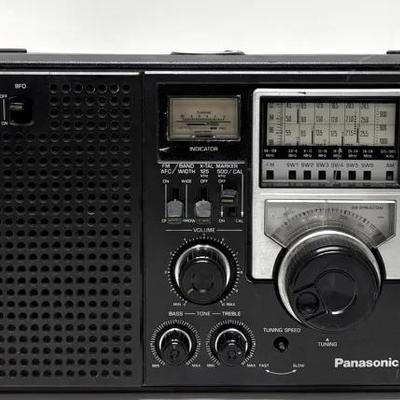 Vintage Panasonic RF-2200 8-Band Short Wave Radio