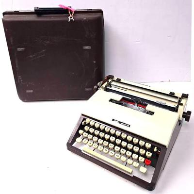 "Montgomery Ward" Escort 66 Portable Typewriter