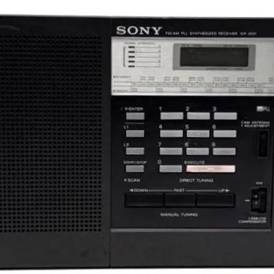 Vintage Sony ICF-2001 AM/FM PLL Synthesized Radio Receiver
