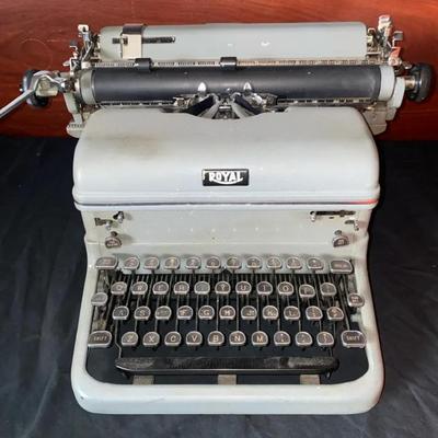 Royal Vintage Typewriter 