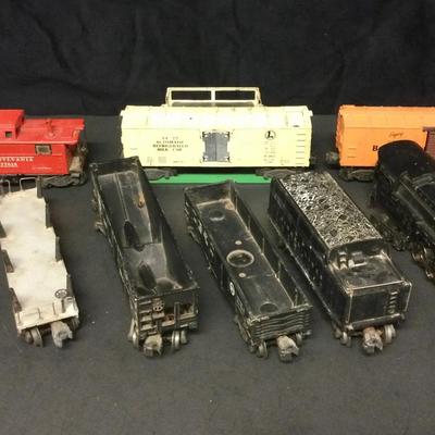 Lionel Model Locomotive Engine, Train Cars, And Train Platform