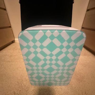 Portable refrigerator (front)