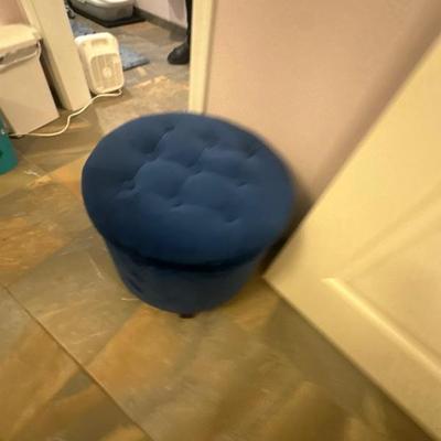 Storage ottoman/stool