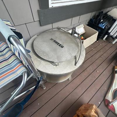 Breeo Smokeless Fire Pit 19" plus X19 lid, X19 heat deflector, accessories pole, ash remover tool