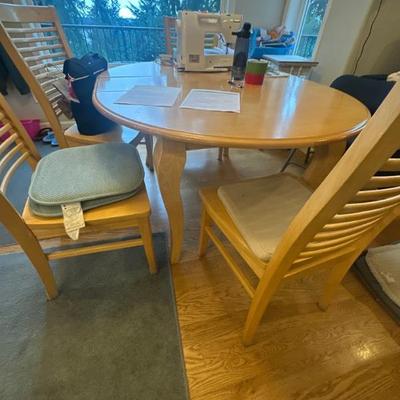 Bassett Furniture - dining room table with removable leaf and chairs