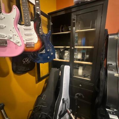 Some guitars available in online auction - Bookshelf / cabinet
