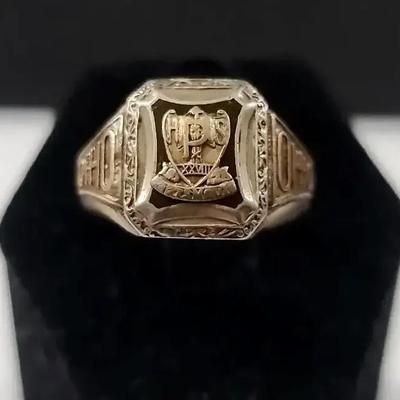 10K Yellow Gold Men’s Signet-Style Ring, Size 7