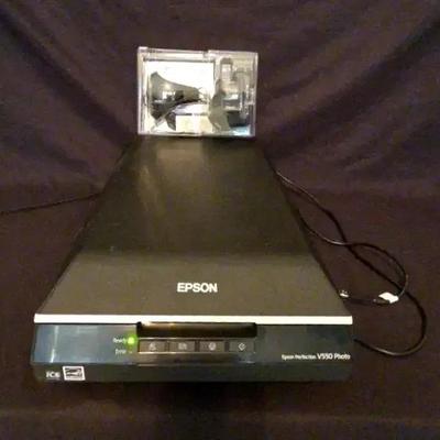 Epson Perfection V550 Photo Scanner with Digital ICE & Datacolor Spyder4 Calibration Device