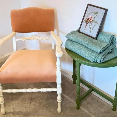 Accent chair with complementing demi lune table