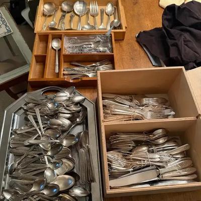 Reseller lot hundreds of flatware pieces