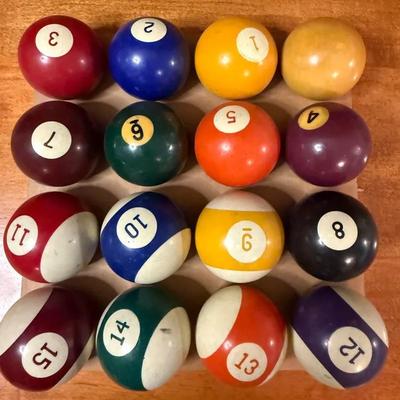 Set of billiard balls