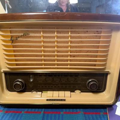 Vintage telefunken gavotte 7 tube radio