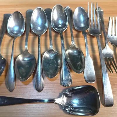 Mixed lot of sterling flatware