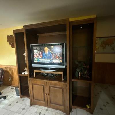 Entertainment center