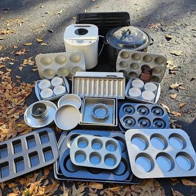 Oster Bread Machine, Chicago Metallic, Wilton, Calphalon, USA Pan