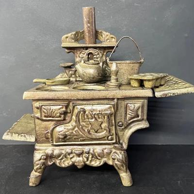 Vintage Crescent Cast Iron Salesman Sample Stove