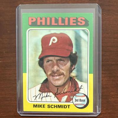 1975 Topps Baseball Card. Mike Schmidt - Philadelphia Phillies. Card #70