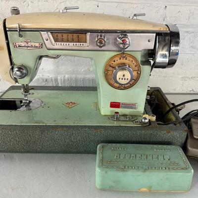 Vintage ‘Housekeeper Deluxe’ ZigZag Sewing Machine Model 501 w/ Case & Accessories 