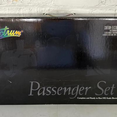 Bachmann Spectrum HO Scale Passenger Electric Train Set, The Explorer Southern