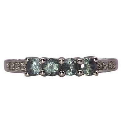 Lot 003  
14K White Gold Green Tourmaline & Diamond Ring
