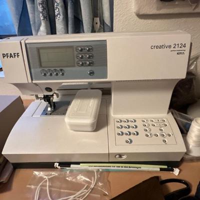Pfaff creative 2124 computerized sewing & embroidery machine