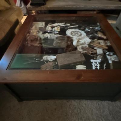 Display coffee table
