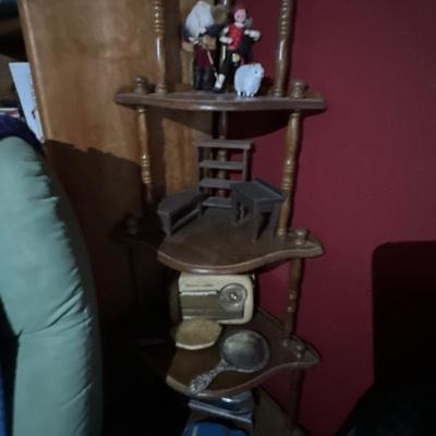 Corner display shelf