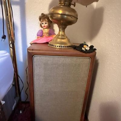 Vintage lamp & speakers
