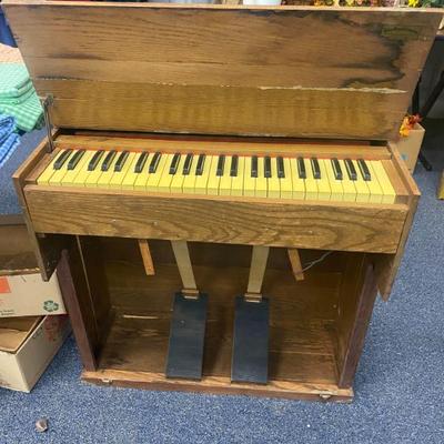 Sale Photo Thumbnail #51: Estey Portable Pump Organ, used during WWII by Chaplains 