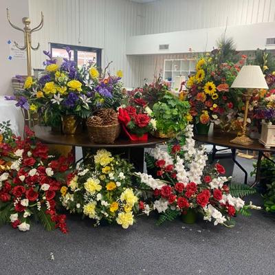 Sale Photo Thumbnail #43: Large Floral Arrangements 