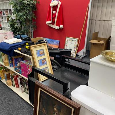 Sale Photo Thumbnail #54: Decoratives, Santa Suit 