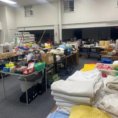 Sale Photo Thumbnail #60: Room is packed 