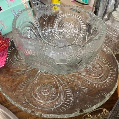 Wagon wheel pattern punch bowl