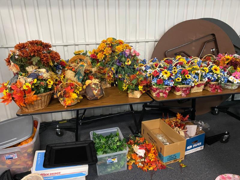 Sale Photo Thumbnail #4: And more floral arrangements