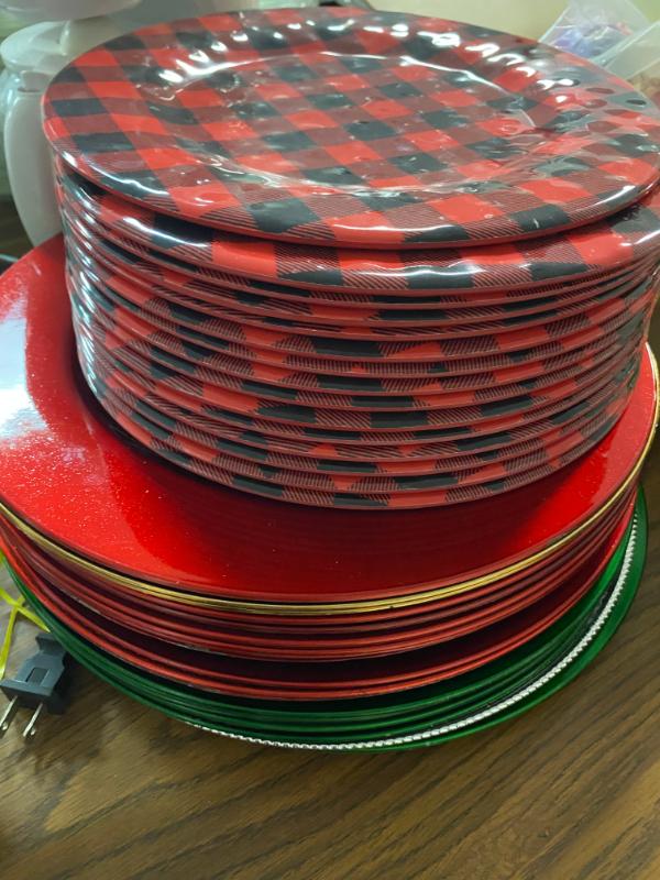 Sale Photo Thumbnail #12: Chargers and plaid plastic plates
