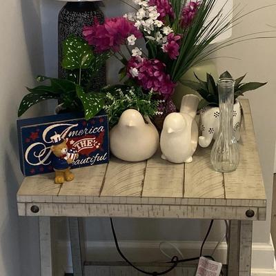 Farmhouse-Style Gray Wood Accent Table with Lamps & Floral Décor