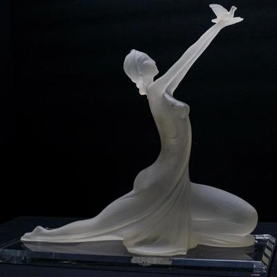 Vintage 1989 Crystallus Resin Sculpture/Figurine