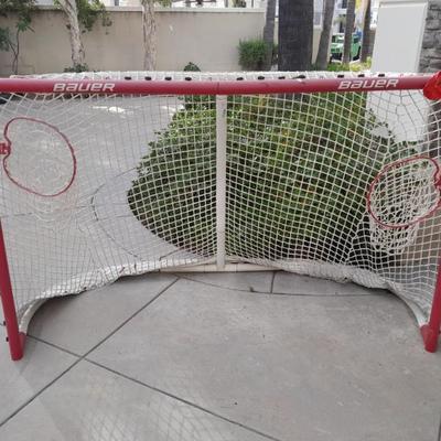 Sale Photo Thumbnail #10: Official size hockey net by Bauer