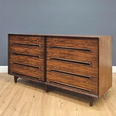 Sale Photo Thumbnail #82: Milo Baughman