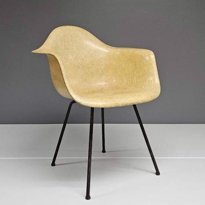 Sale Photo Thumbnail #3: 1952 first generation Eames