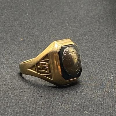 10K Gold Balfour Vintage Signet Ring – Black Onyx with Gold Crest – 6g