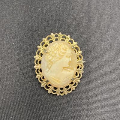 Gold-Tone Filigree Cameo Vintage Brooch/Pendant - Classic Left-Facing Portrait