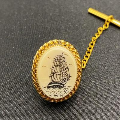 Scrimshaw - Wm. Mitchell Nautical Ship Tie Tac / Lapel Pin – Gold Tone – Original Box