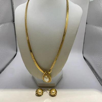 Trifari Pearl Necklace And Earrings Gold Colored