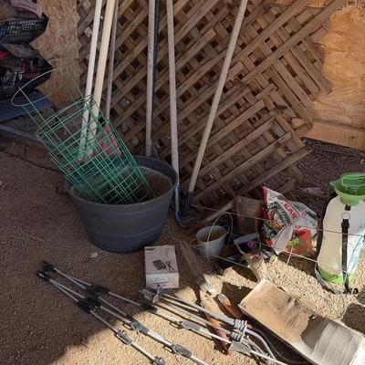 Gardening Tools & Supplies - Weed Sprayer, Rakes, Hand Tillers, Tomato Cages