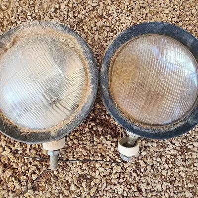 Set of 2 Vintage Headlights For Vehicle - Round, Black Exterior 
