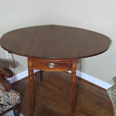Federal Style Drop Leaf Table